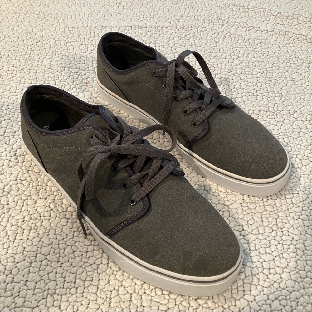 Goodfellow & Co men’s boat shoes, size 10.5, grey with white soles, lace up